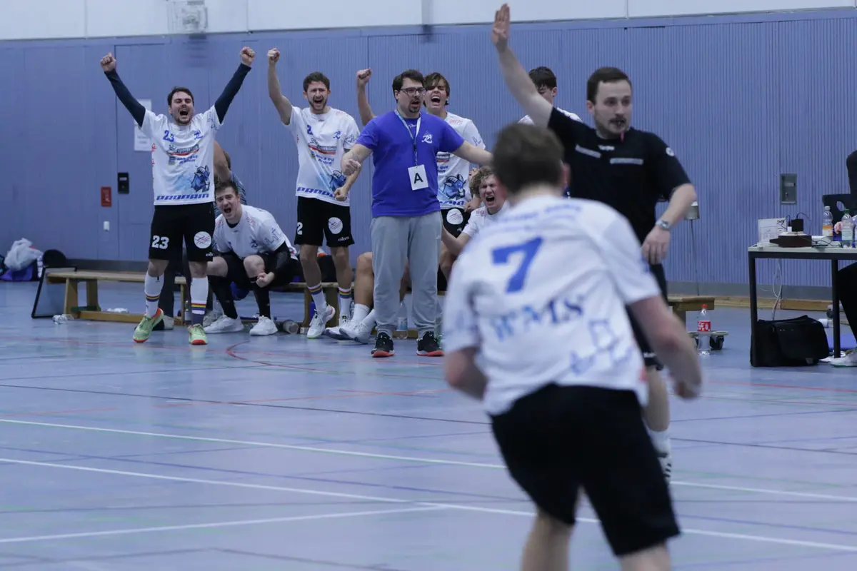 Die Rams-Bank springt jubelnd auf