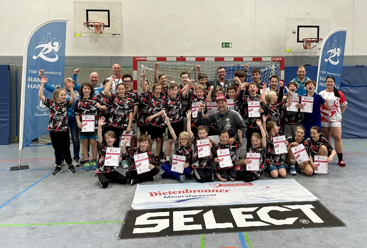 Gruppenfoto vom Handballcamp der Rams